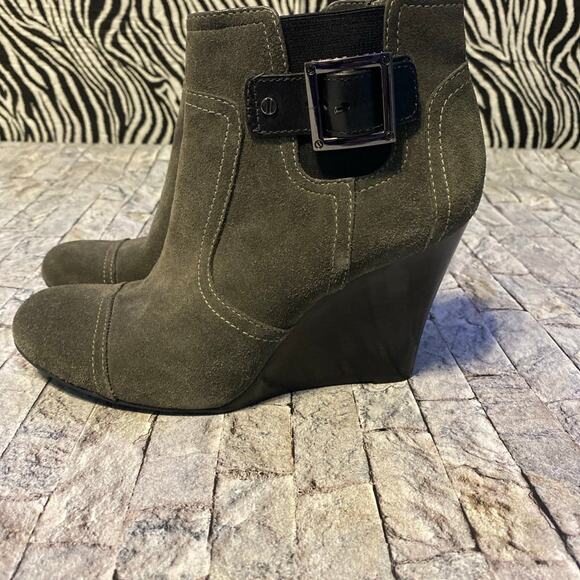 Sz 9 Tory Burch gray suede boots - Picture 4 of 12